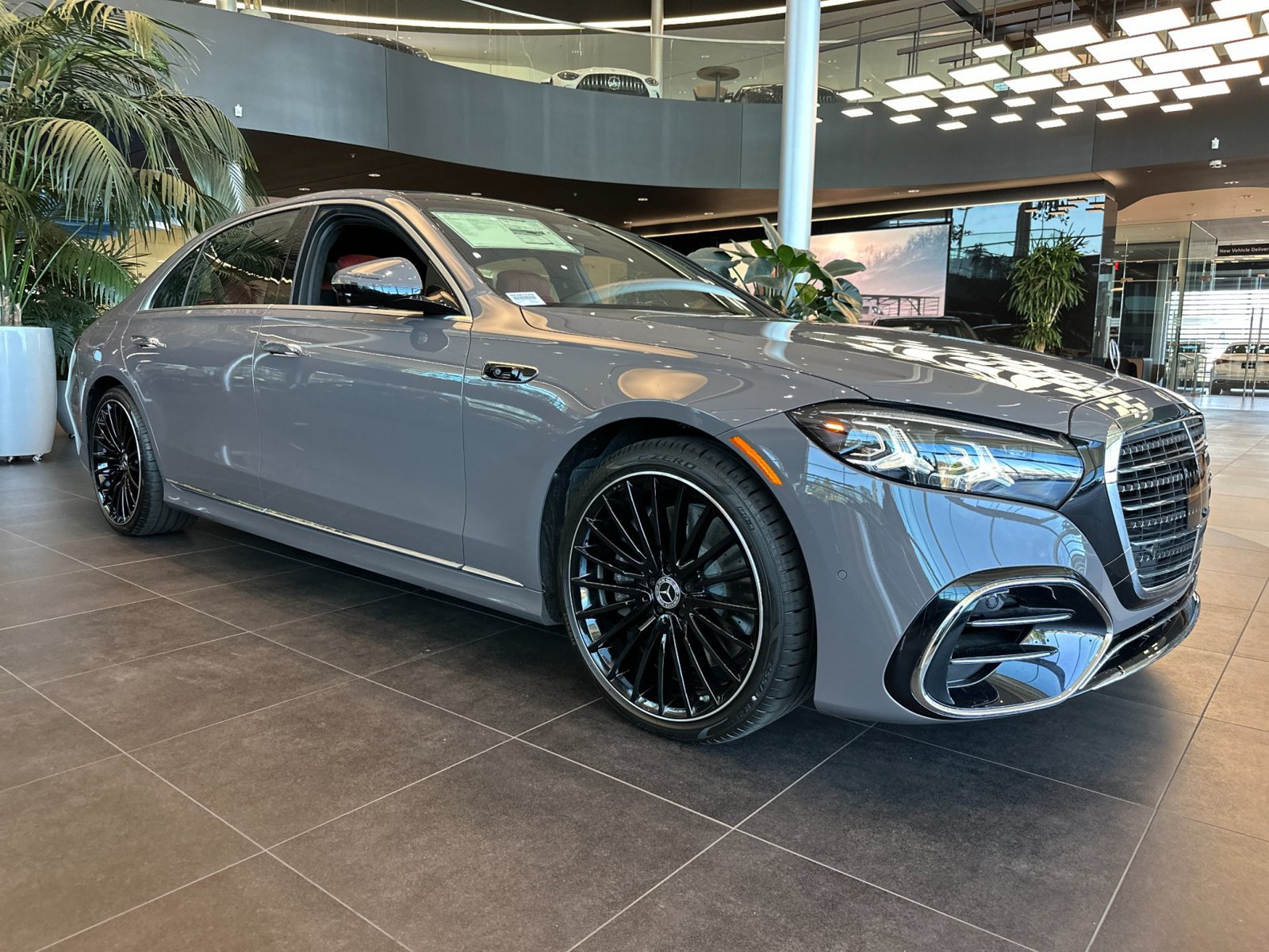 New 2027 Mercedes-Benz S 580 4MATIC Sedan image 2