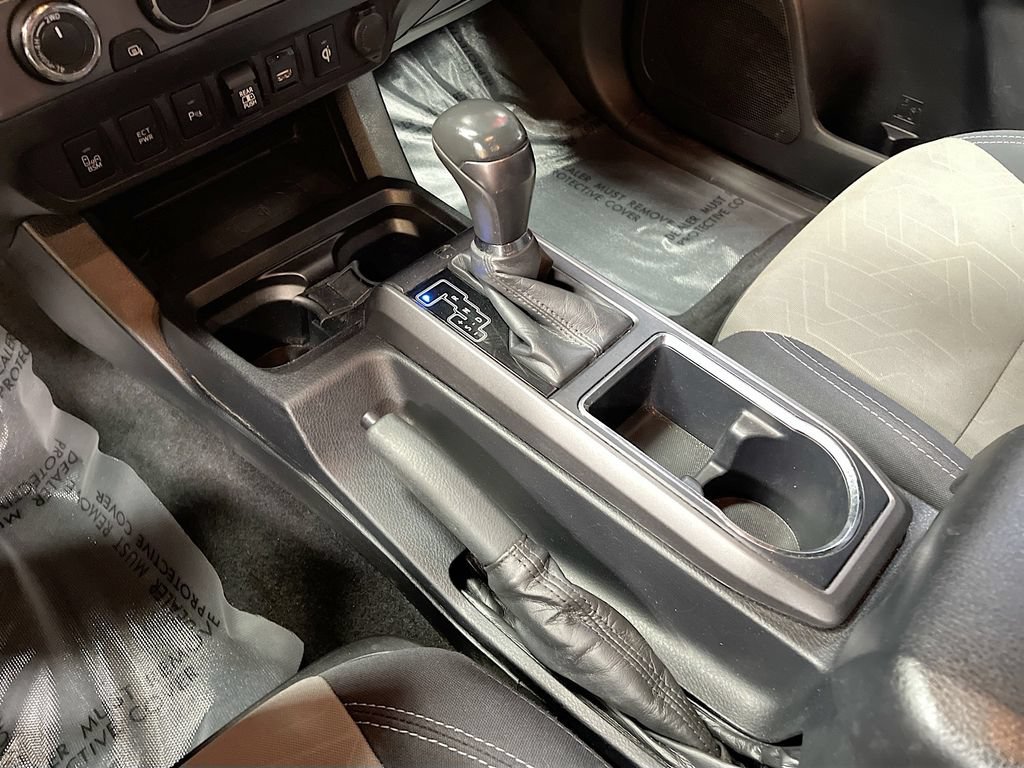 Used 2021 Toyota Tacoma TRD Sport w/ Technology Package AWD/4WD image 17