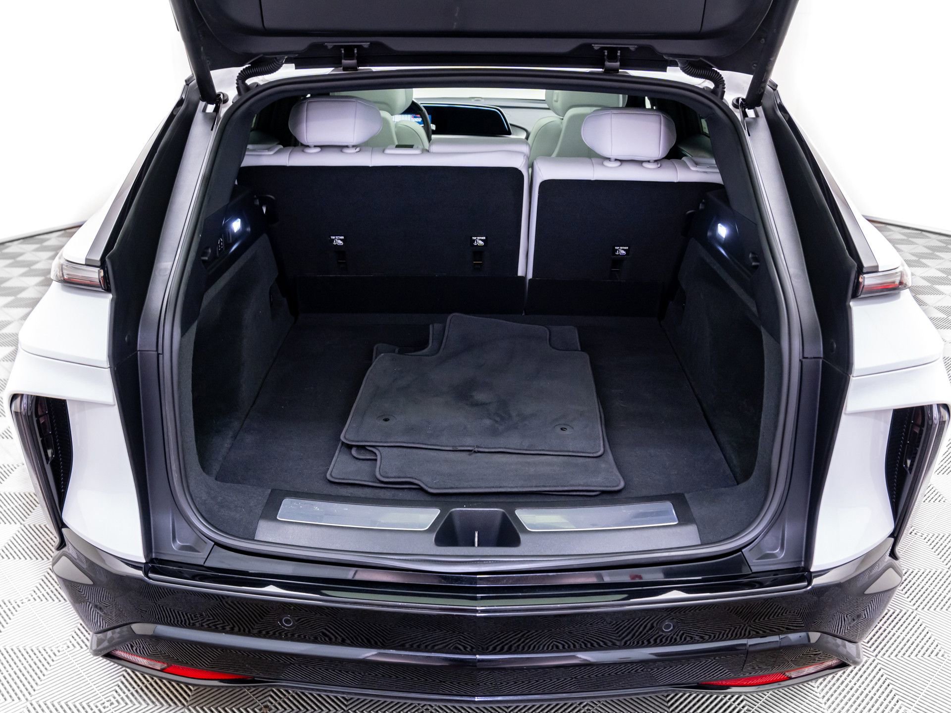 Used 2024 Cadillac Lyriq Sport image 33