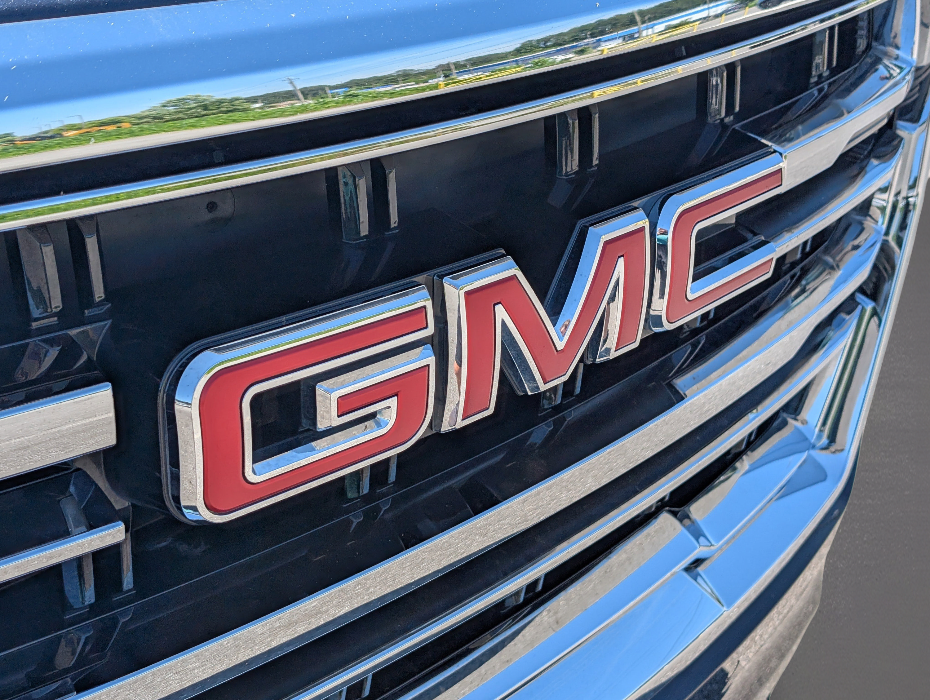 Used 2023 GMC Yukon SLT RWD image 5