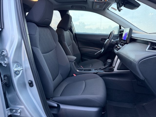 Certified 2025 Toyota Corolla Cross LE w/ Moonroof Package FWD image 18