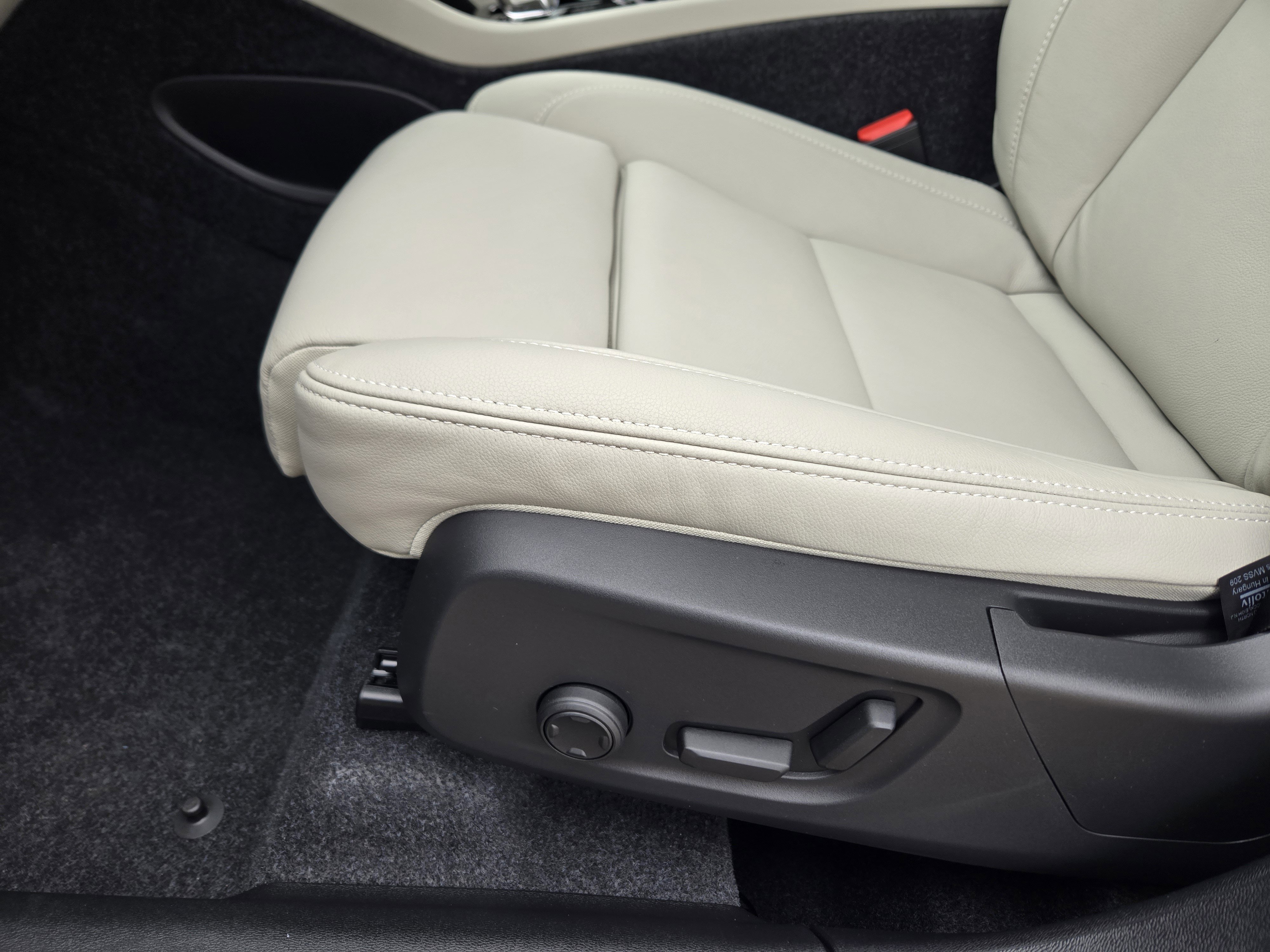 New 2026 Volvo XC40 B5 Plus w/ Protection Package Premier image 26