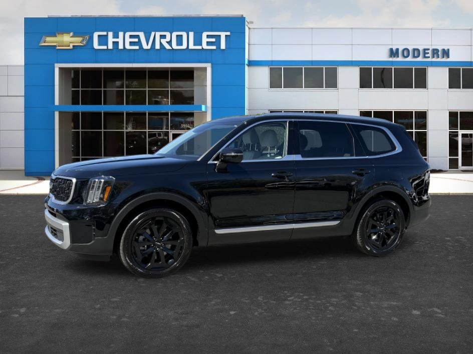 Used 2023 Kia Telluride EX w/ EX Captain's Chair Package AWD/4WD image 1
