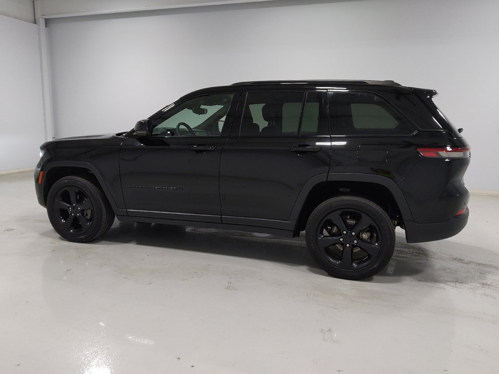 Used 2022 Jeep Grand Cherokee Altitude AWD/4WD image 3