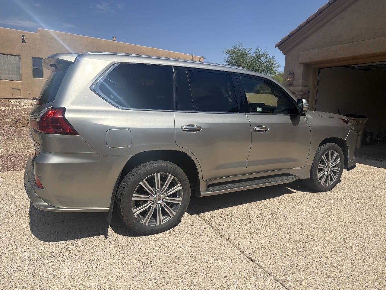 Used 2016 Lexus LX 570 4WD w/ Luxury Package image 14