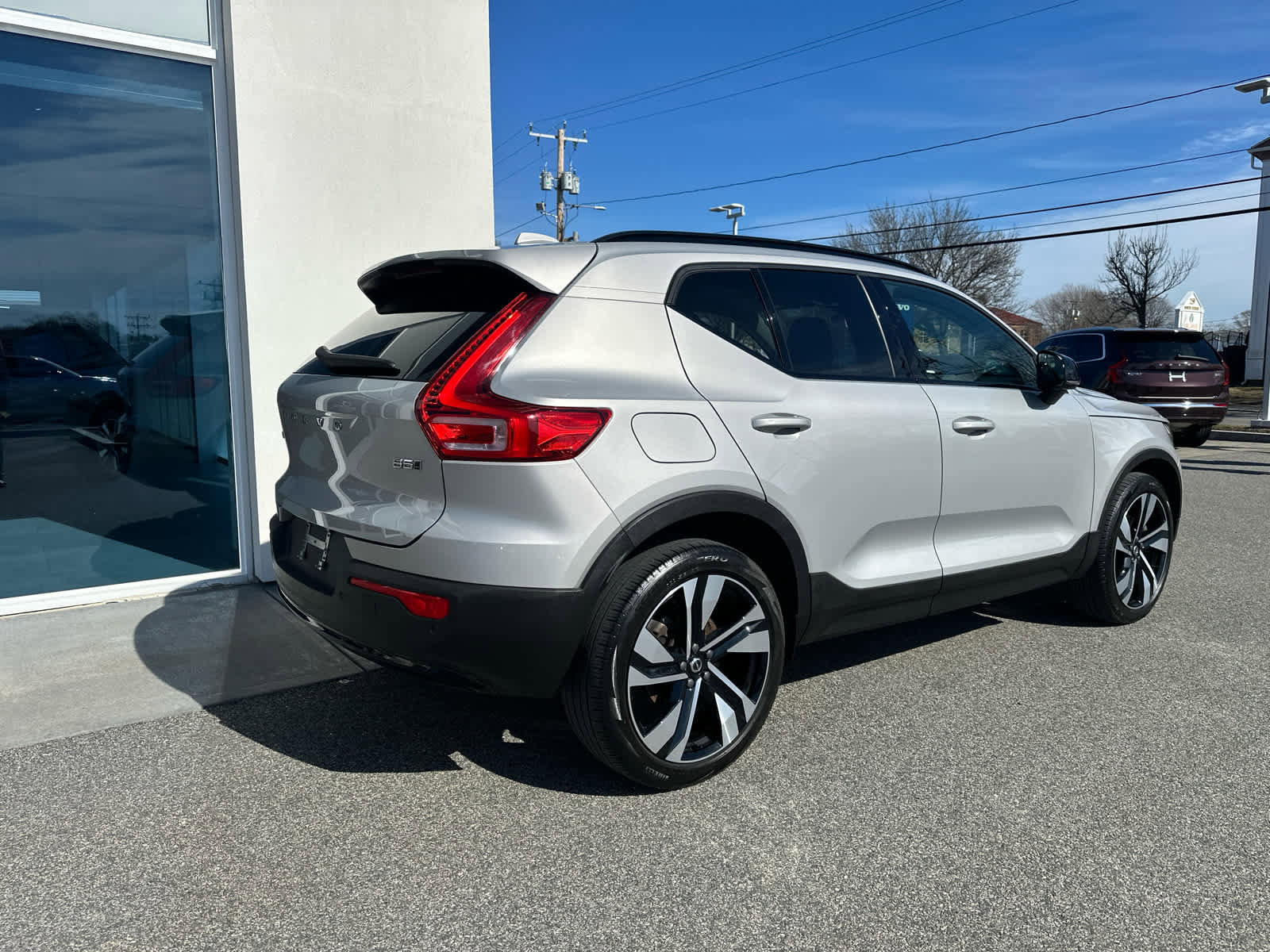 Used 2023 Volvo XC40 B5 Plus w/ Climate Package image 8