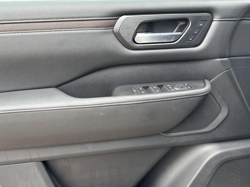 New 2026 Nissan Armada SL w/ Captain's Chari Seat Package image 19