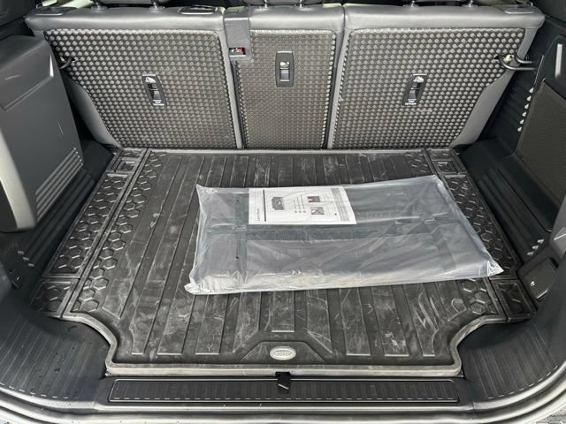 New 2024 Land Rover Defender 110 SE AWD/4WD image 35