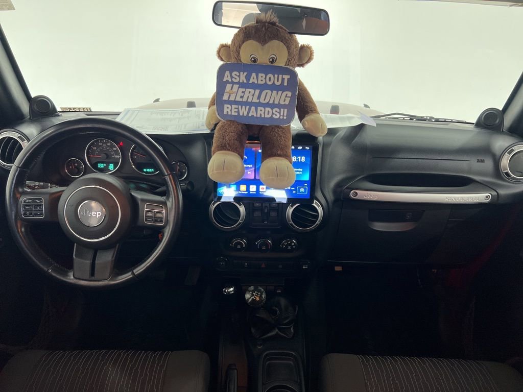 Used 2012 Jeep Wrangler Unlimited Rubicon w/ Connectivity Group image 15