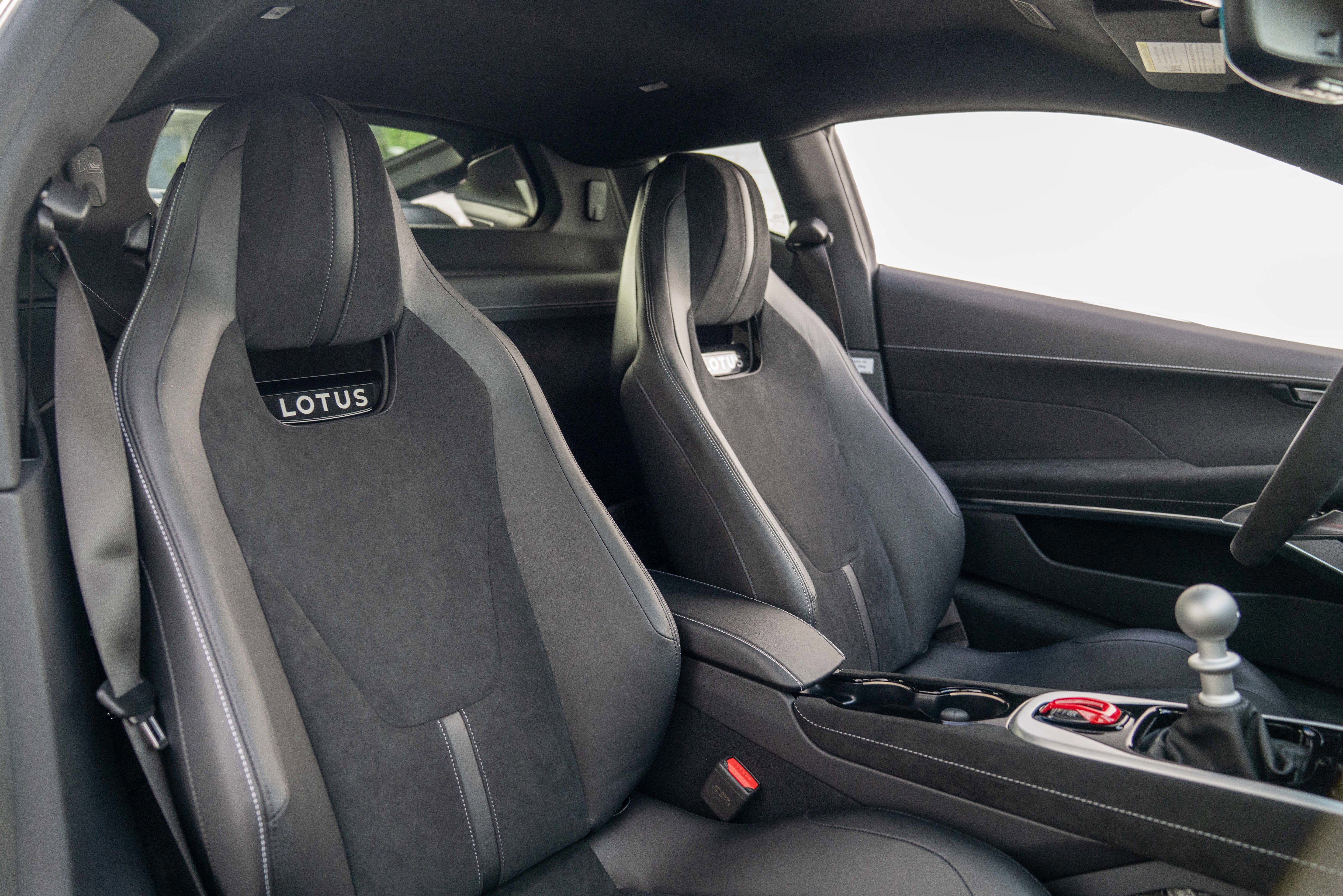 Used 2025 Lotus Emira RWD image 31