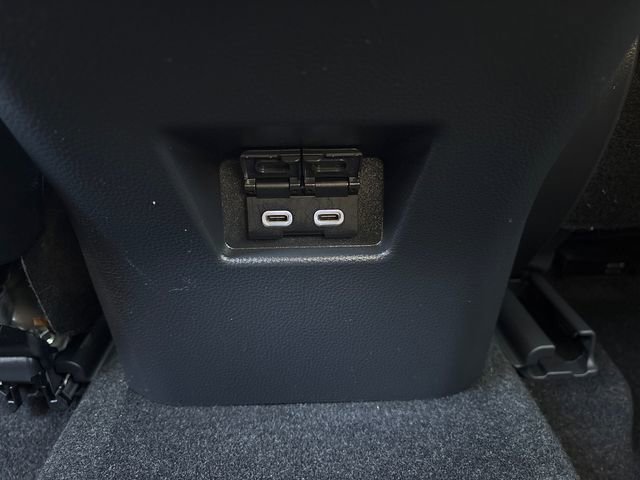 Used 2024 Toyota Venza XLE image 18