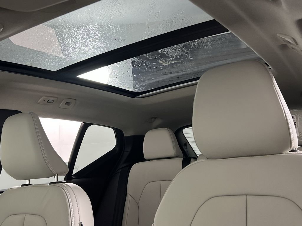 New 2026 Volvo XC40 B5 Plus w/ Protection Package Premier image 13