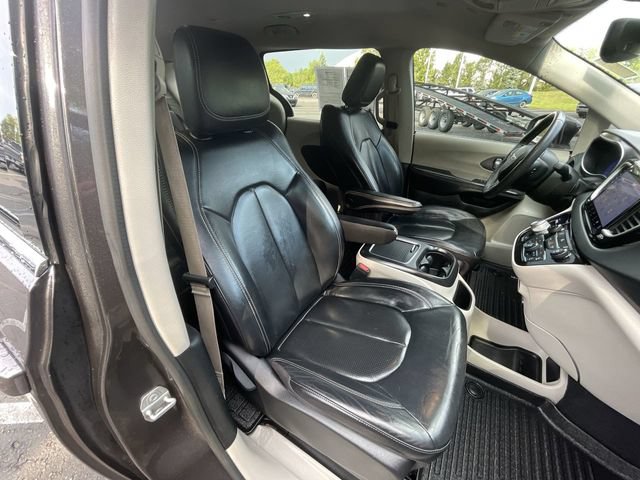 Used 2022 Chrysler Pacifica Touring-L FWD image 26