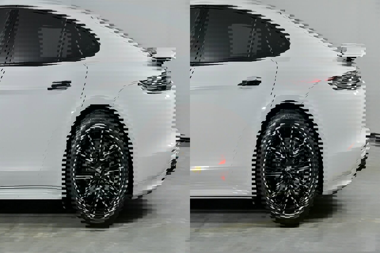 Used 2020 Porsche Panamera GTS image 9