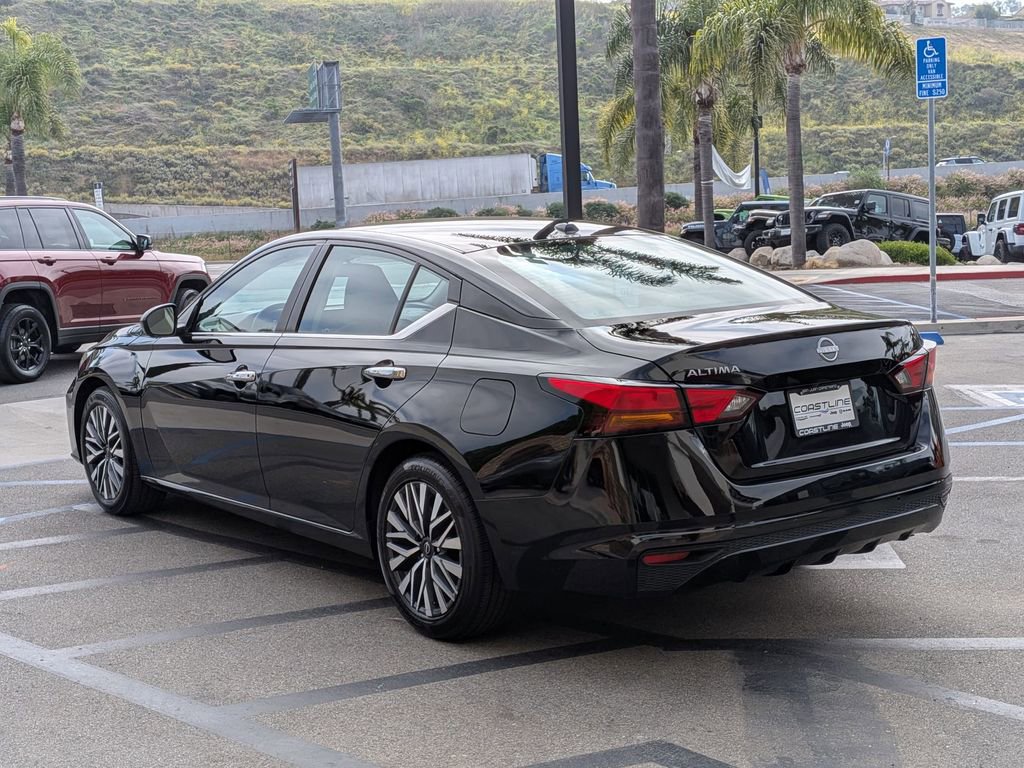 Used 2025 Nissan Altima 2.5 SV image 7