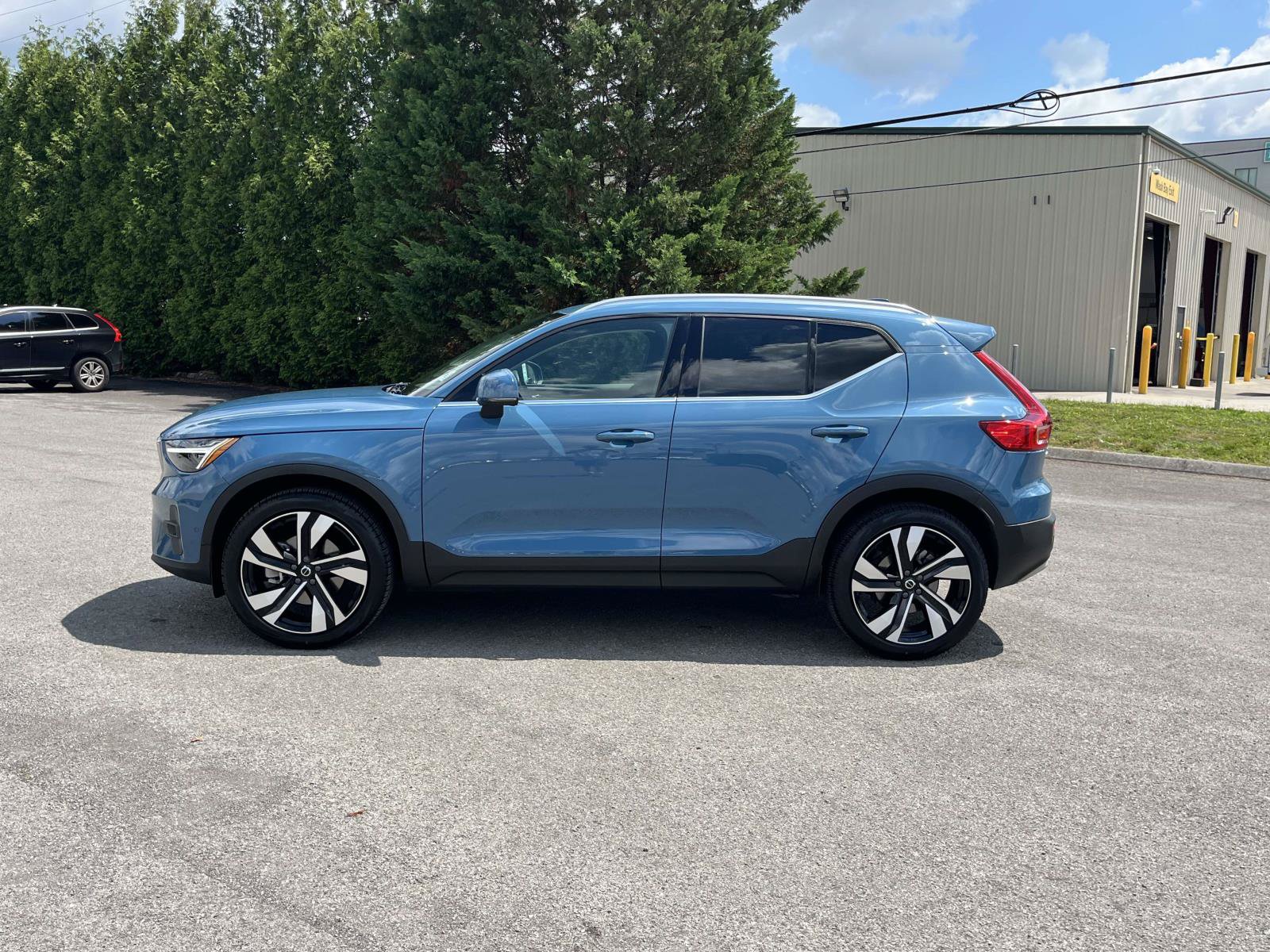 Certified 2024 Volvo XC40 B5 Plus w/ Protection Package Premier AWD/4WD image 8