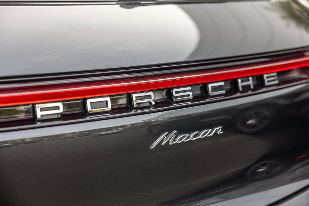 Certified 2025 Porsche Macan image 25