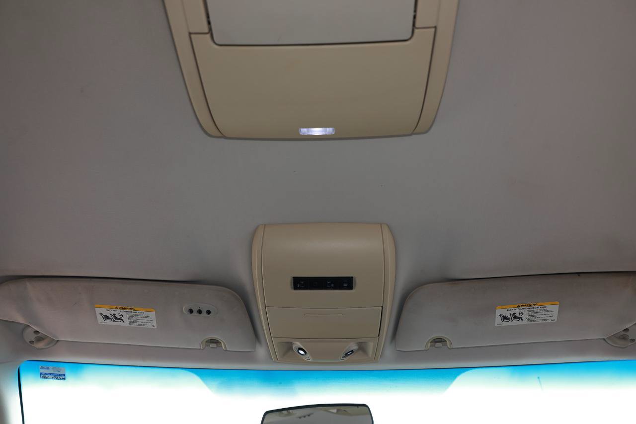 Used 2008 Chrysler Town & Country Touring w/ Entertainment Group #2 FWD image 29