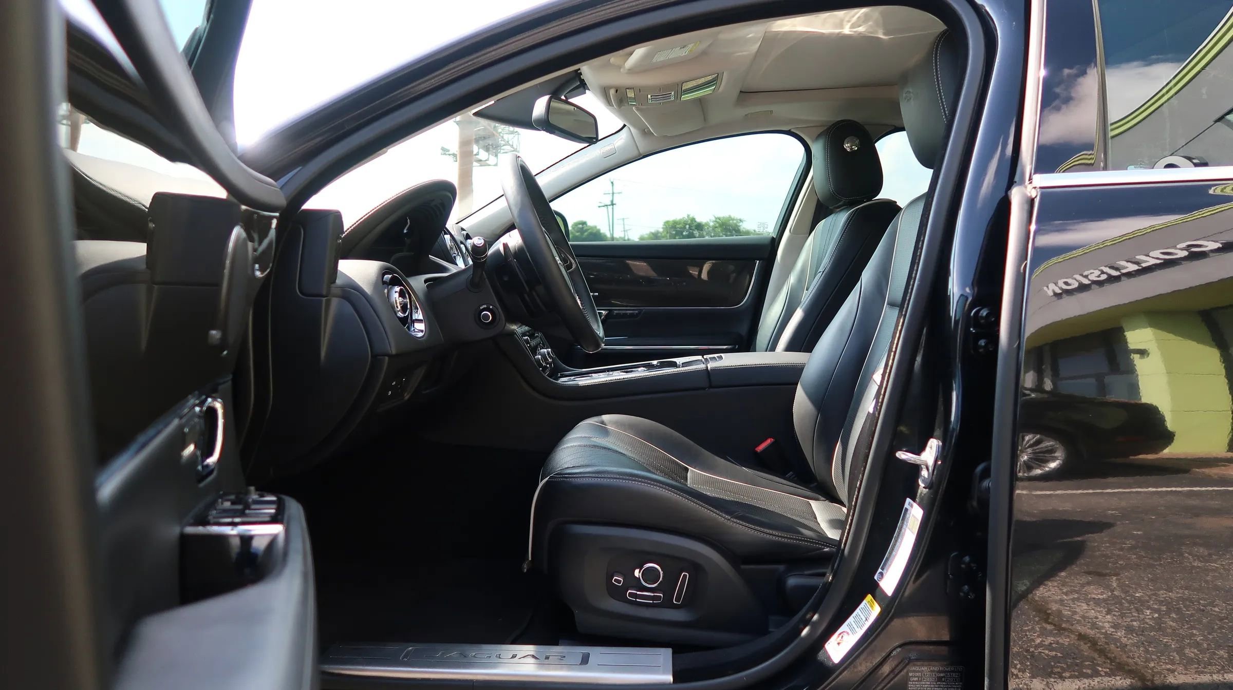 Used 2016 Jaguar XJ R-Sport RWD image 16