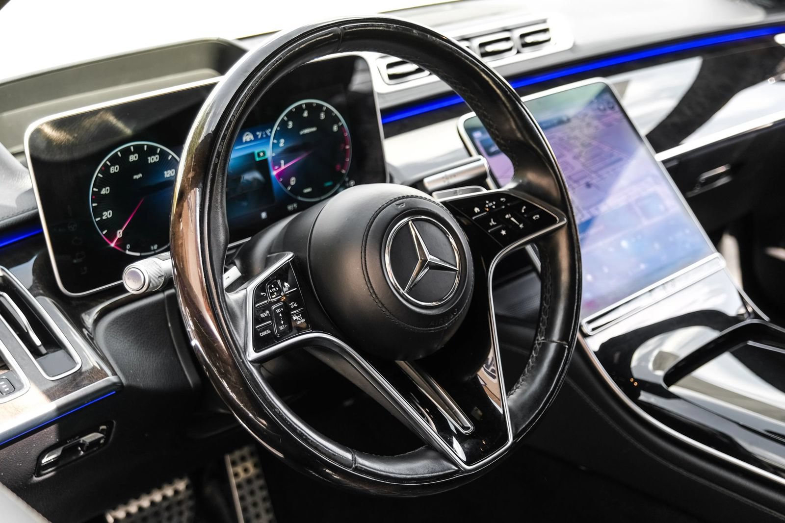 Used 2022 Mercedes-Benz S 580 4MATIC Sedan w/ AMG Line Package image 14
