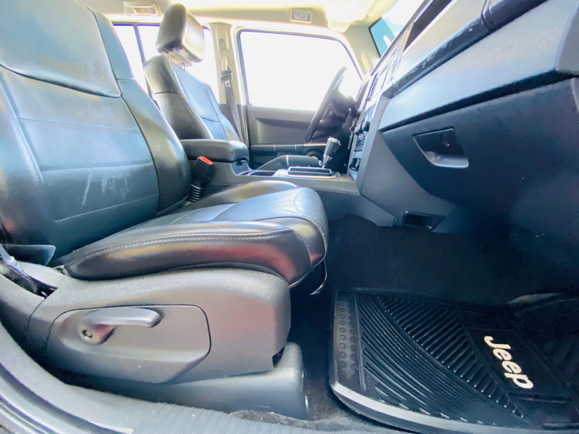 Used 2010 Jeep Commander Sport w/ Sun/Sound Group RWD image 33