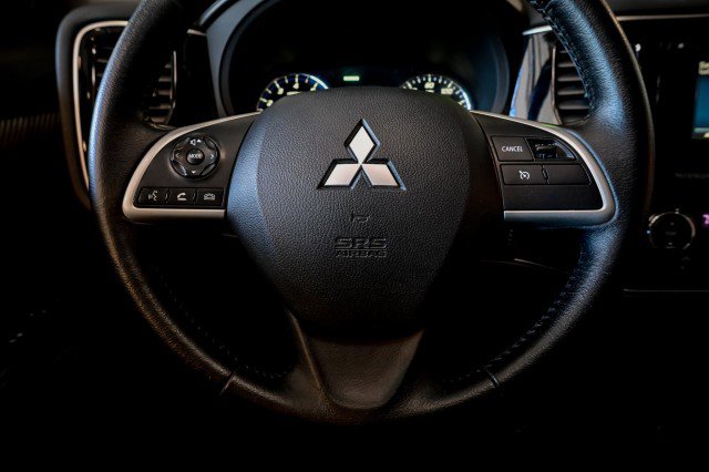 Used 2014 Mitsubishi Outlander SE AWD/4WD image 35