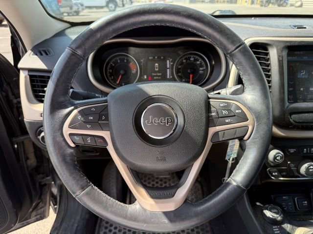 Used 2016 Jeep Cherokee Latitude w/ Cold Weather Group image 13