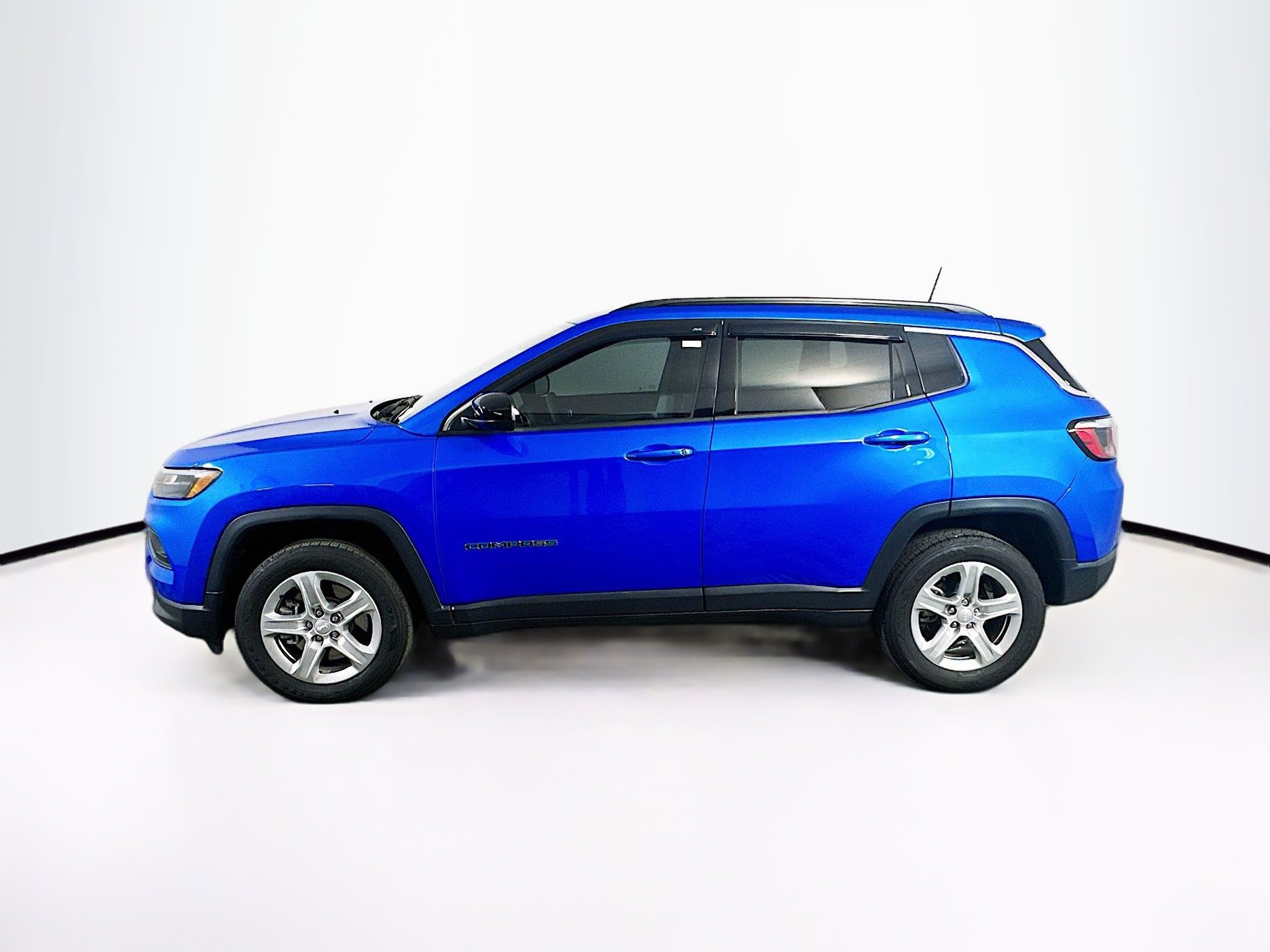 Used 2023 Jeep Compass Latitude image 4