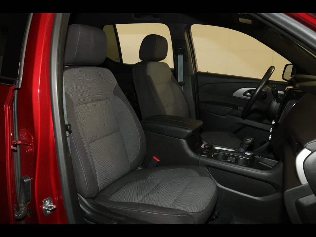 Used 2022 Chevrolet Traverse LT w/ Midnight/Sport Edition image 32