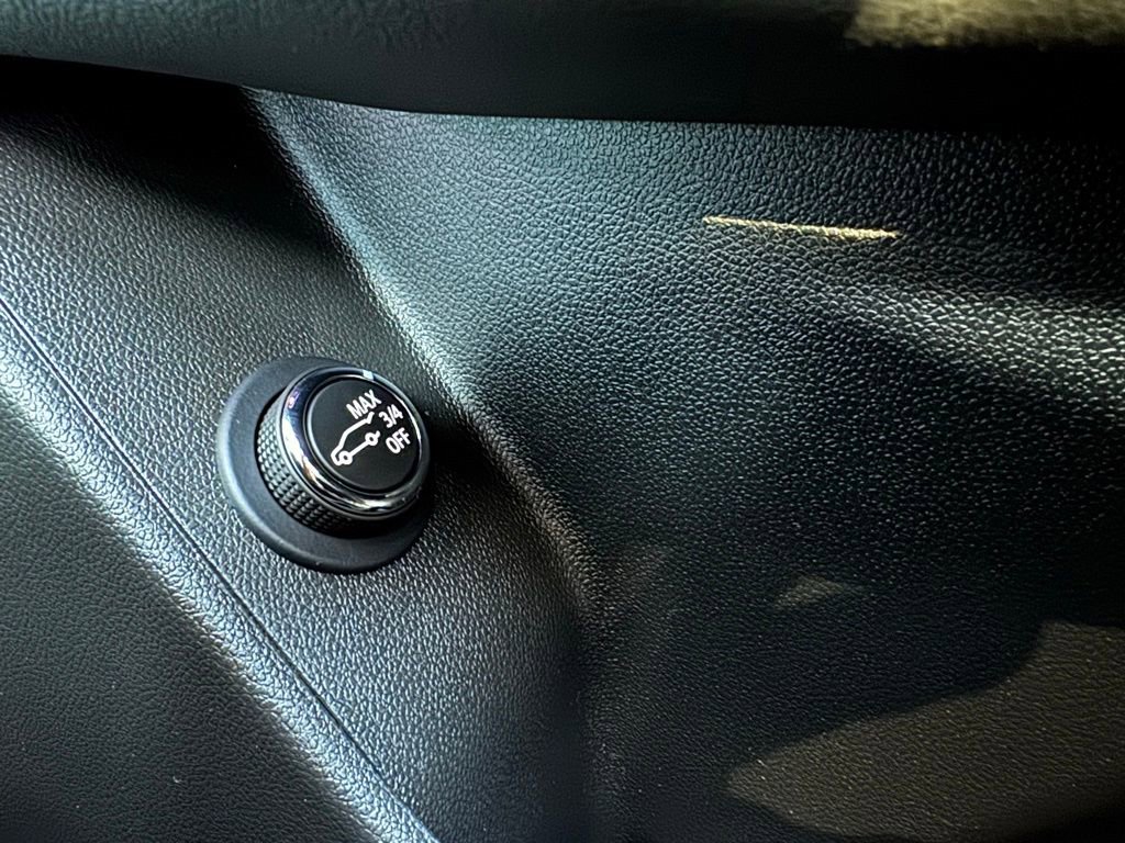 Used 2024 Cadillac XT6 Sport w/ LPO, ONYX Package image 34