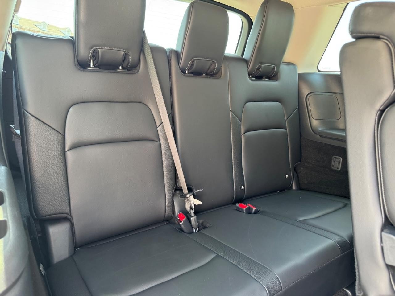 Used 2025 Nissan Pathfinder SL FWD image 12