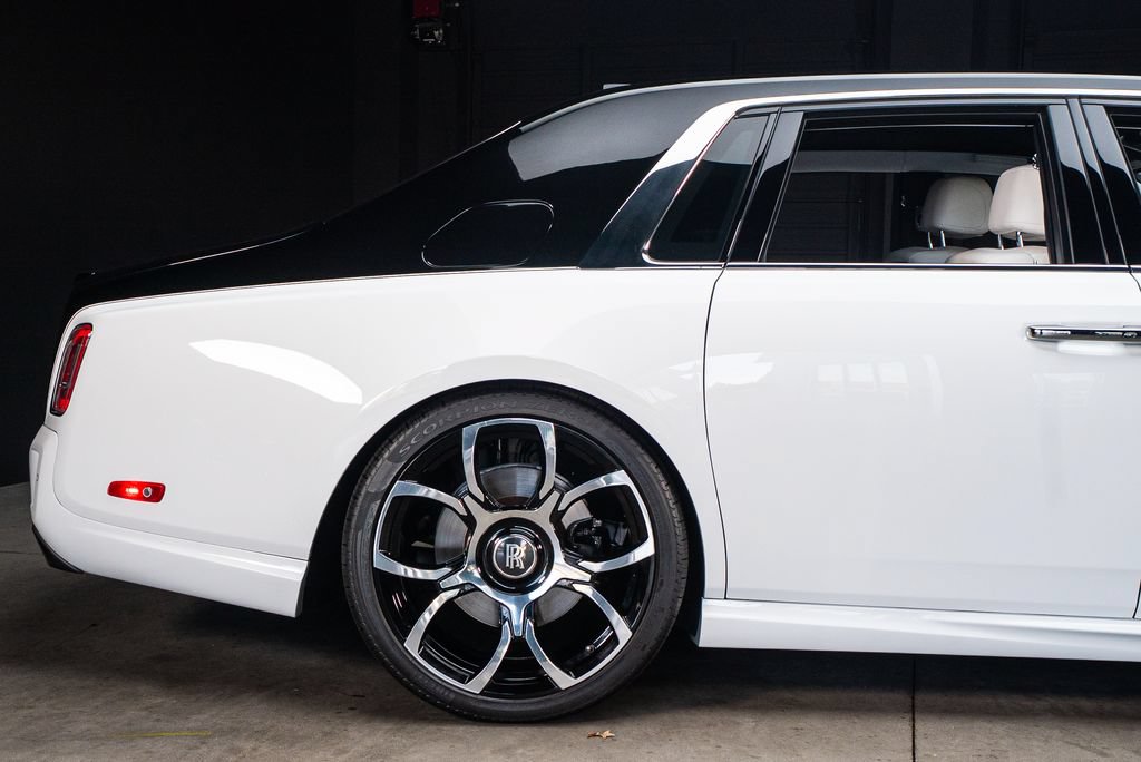 Used 2022 Rolls-Royce Phantom Sedan w/ The Phantom Package RWD image 19
