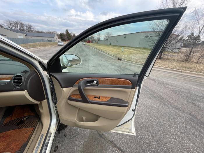 Used 2009 Buick Enclave CXL w/ Driver Confidence Package image 31