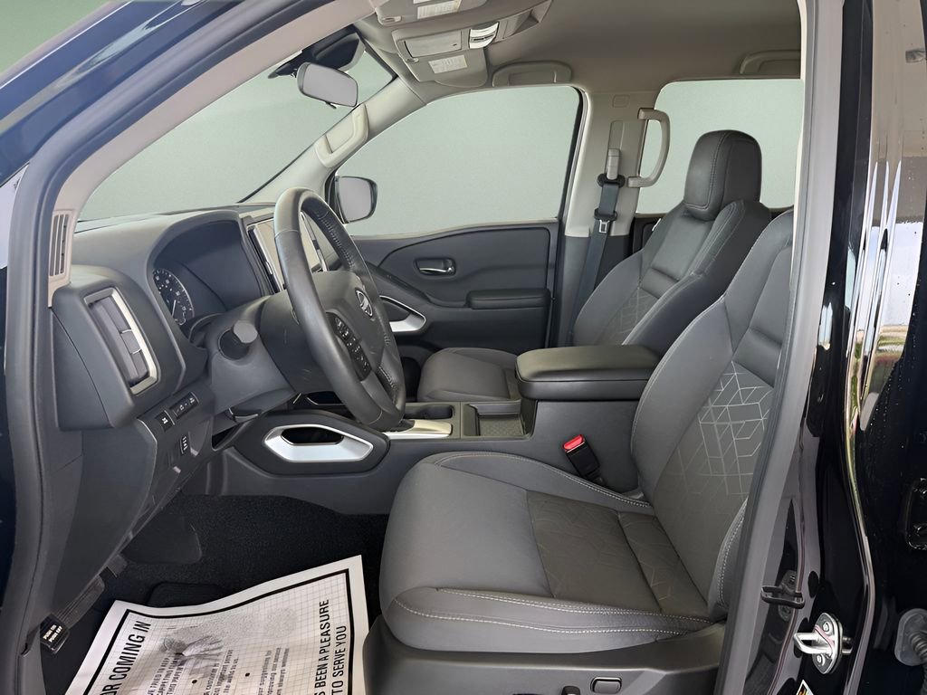 Used 2025 Nissan Frontier SV w/ SV Convenience Package image 14