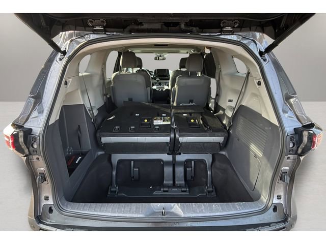 Used 2024 Toyota Sienna XLE image 32
