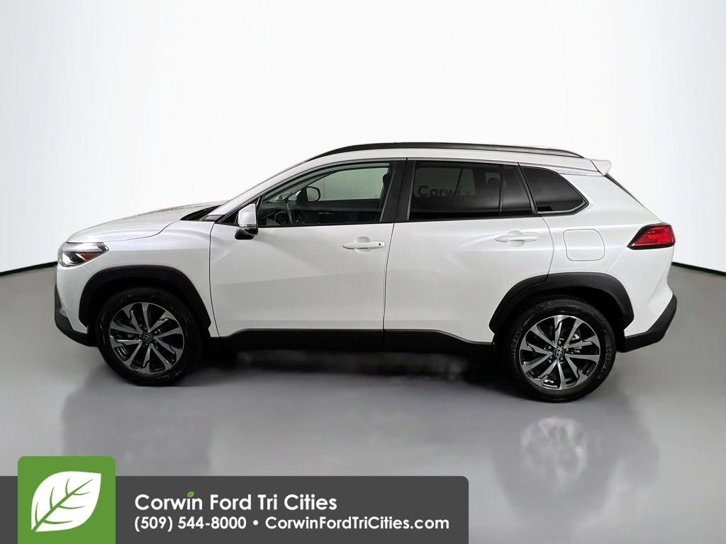 Used 2023 Toyota Corolla Cross XLE image 6