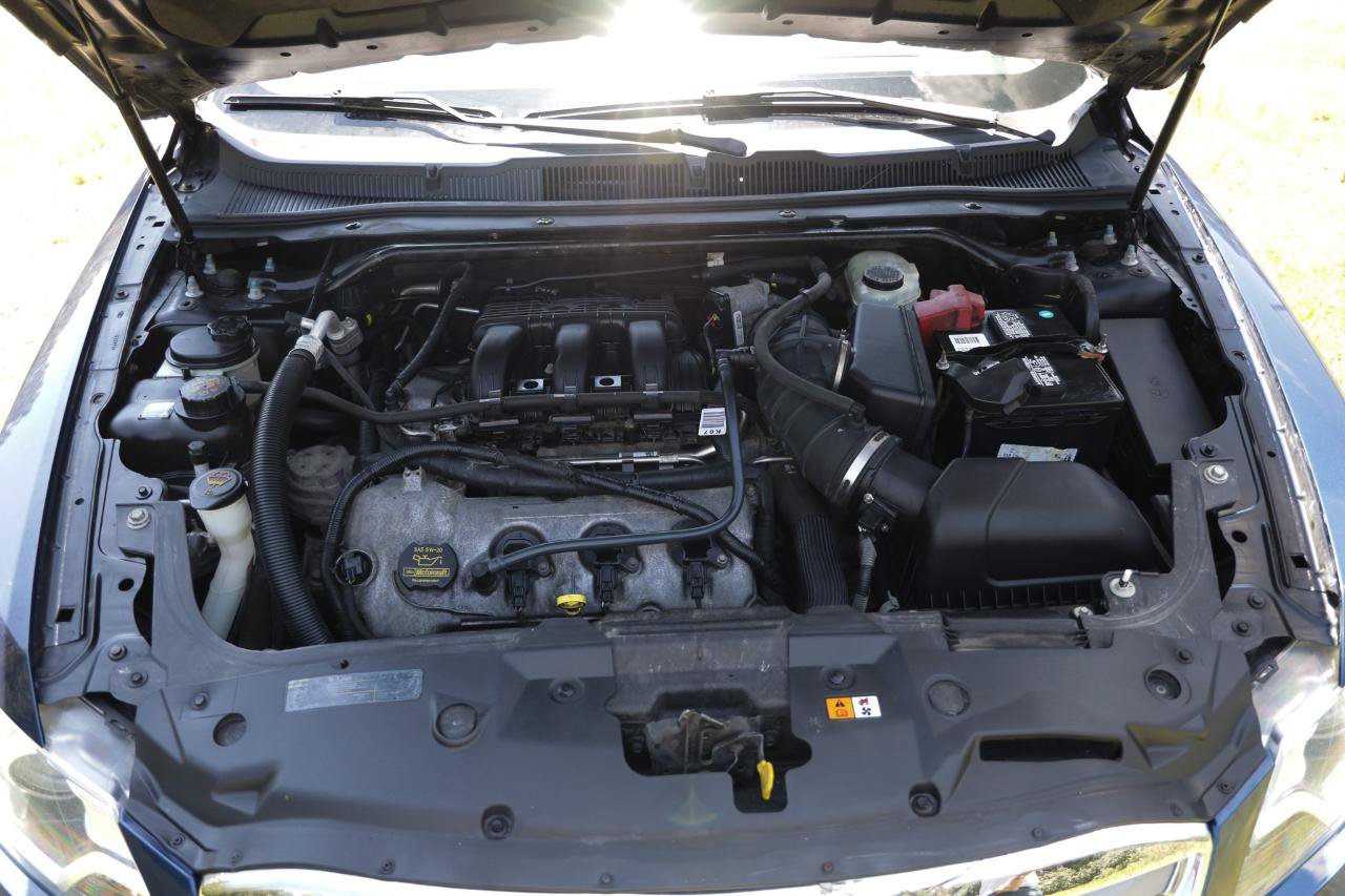 Used 2012 Ford Taurus SEL FWD image 40