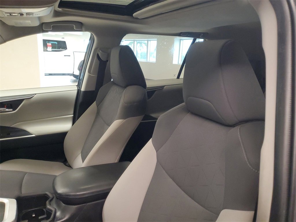 Used 2022 Toyota RAV4 XLE image 18