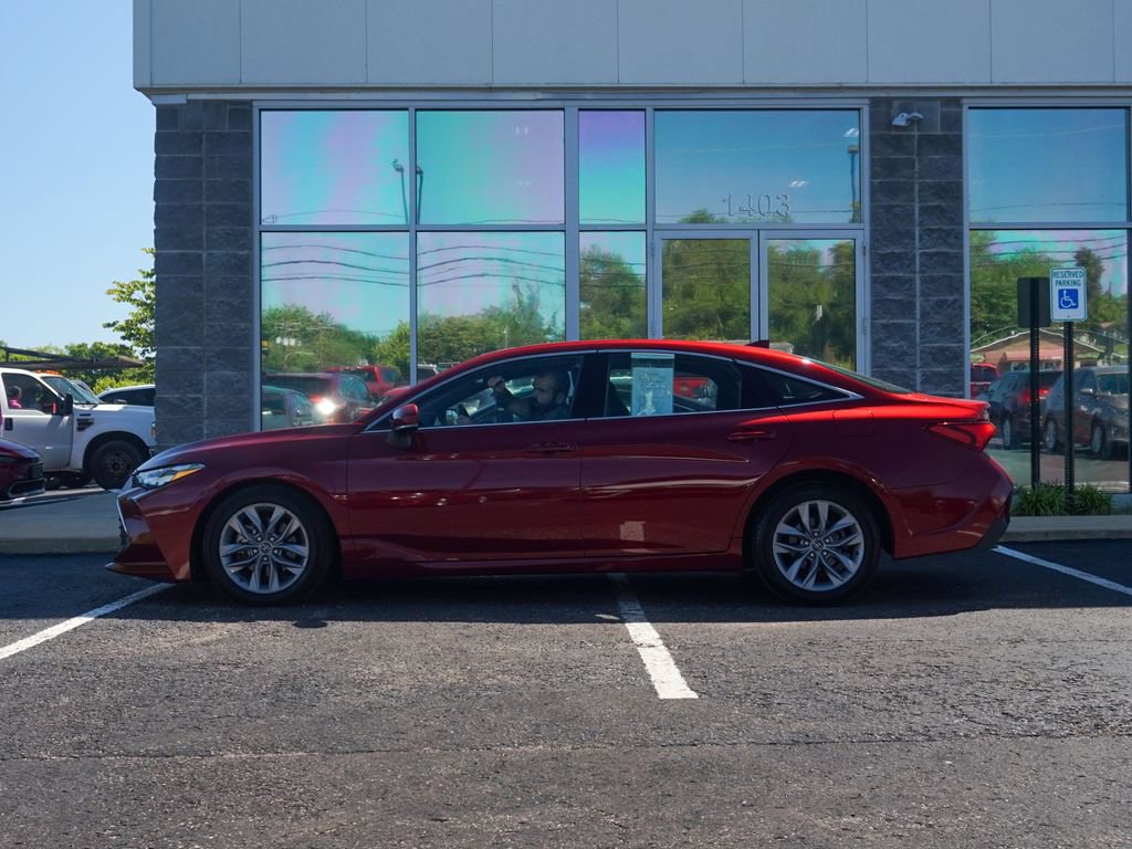 Used 2019 Toyota Avalon XLE FWD image 5