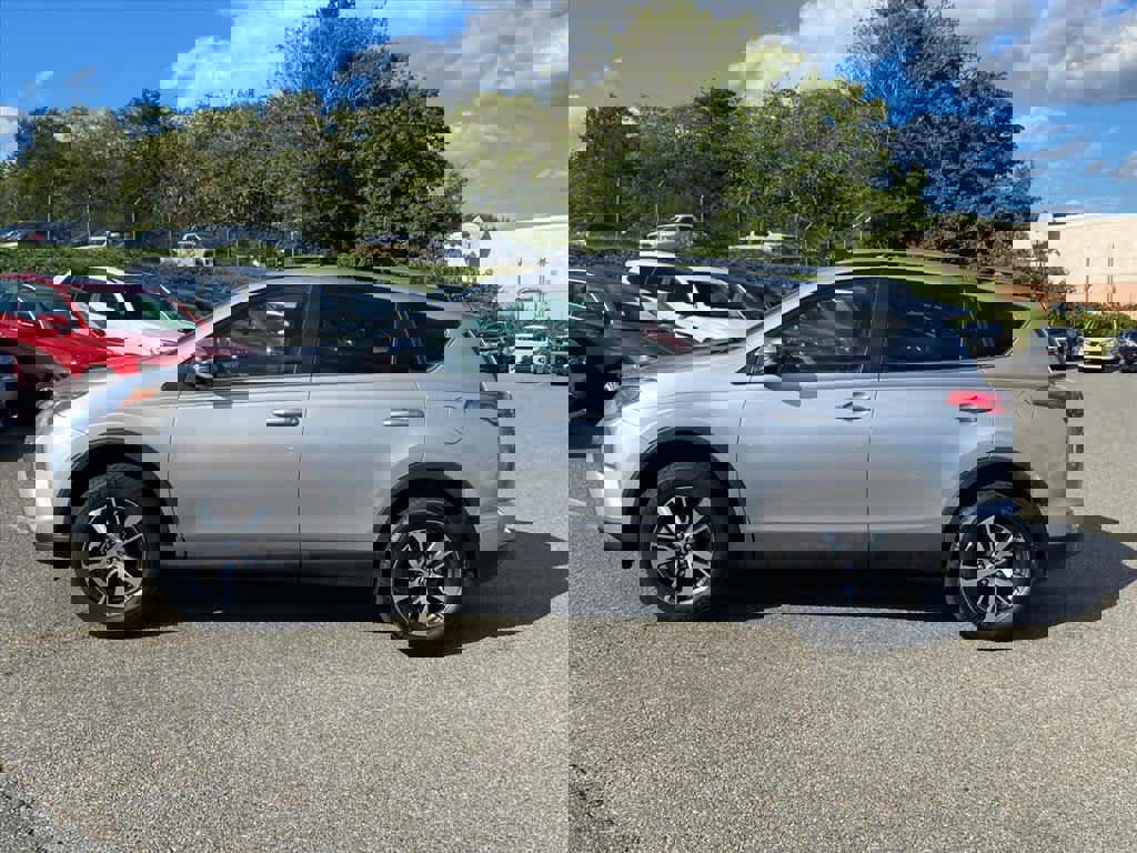 Used 2017 Toyota RAV4 XLE image 2