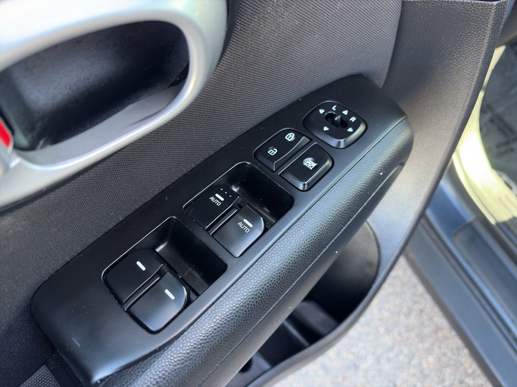 Used 2015 Kia Soul + FWD image 14