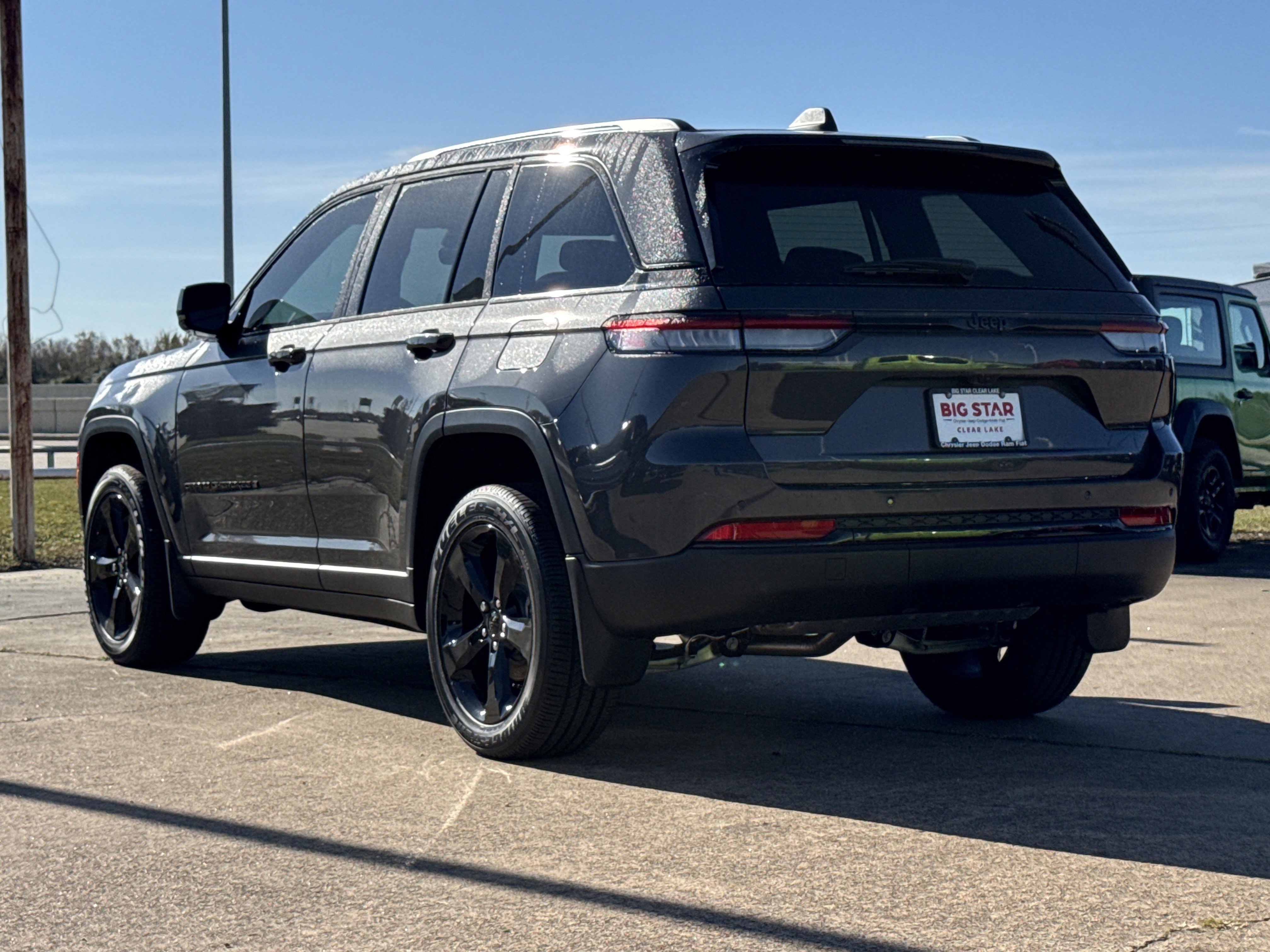 New 2025 Jeep Grand Cherokee Laredo image 9