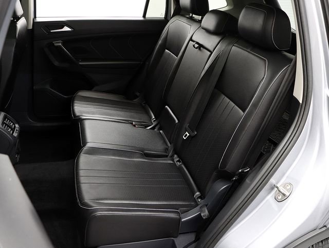 Used 2024 Volkswagen Tiguan SE image 11