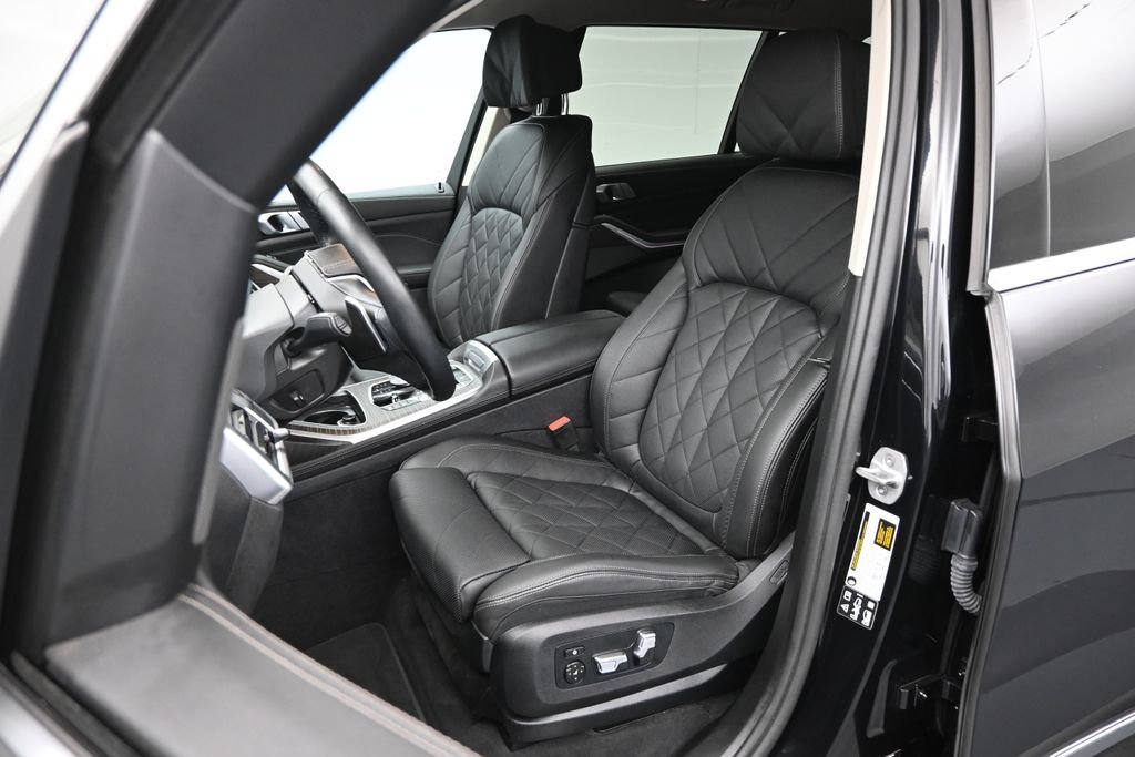 Used 2024 BMW X7 xDrive40i w/ Premium Package AWD/4WD image 11