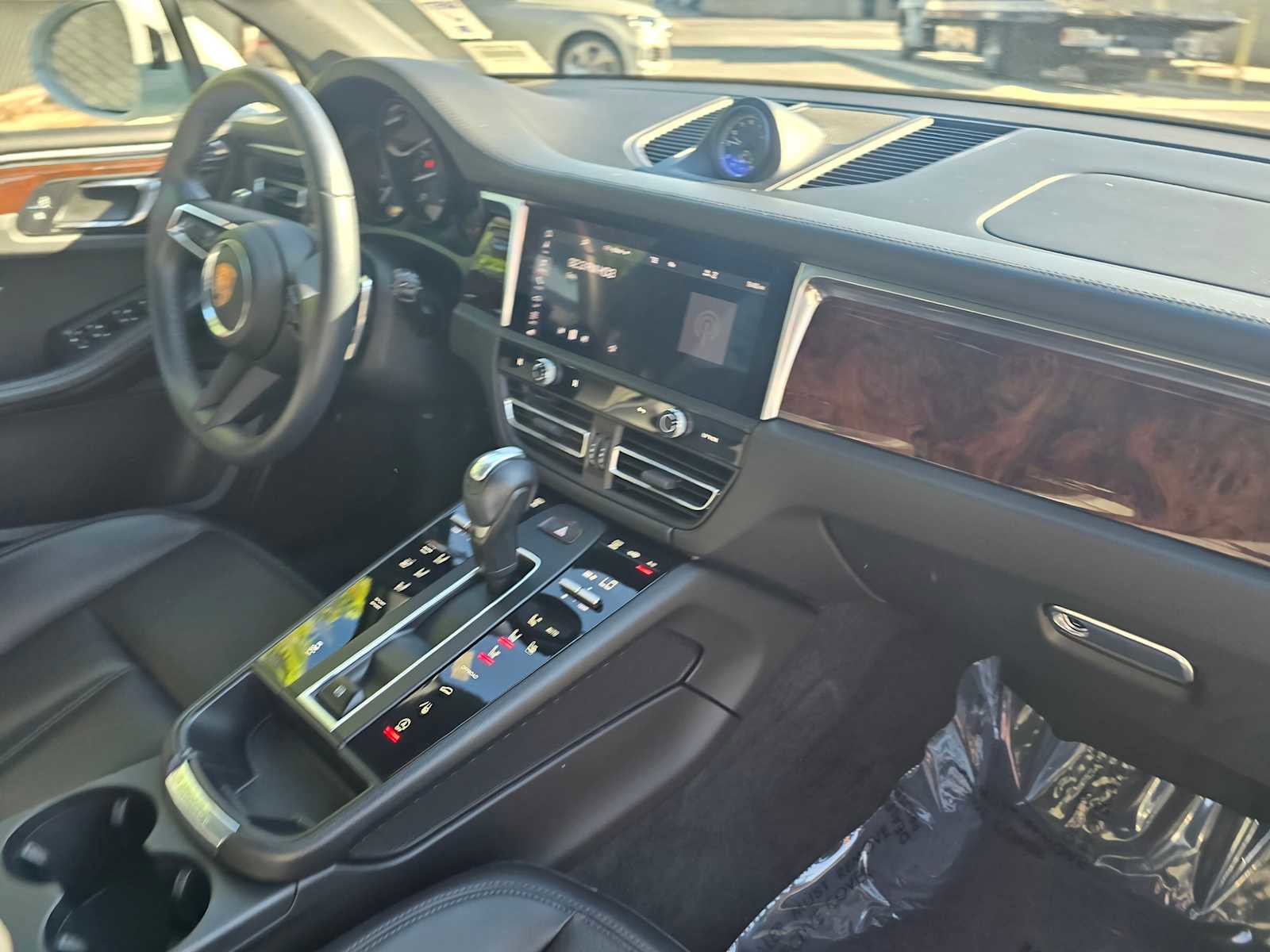 Used 2022 Porsche Macan image 12