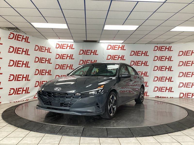 Used 2023 Hyundai Elantra SEL w/ Convenience Package FWD image 3