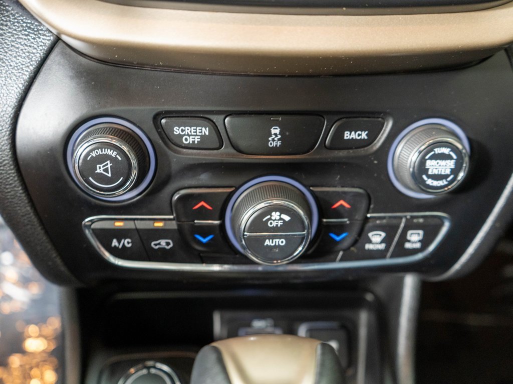 Used 2018 Jeep Cherokee Limited image 21
