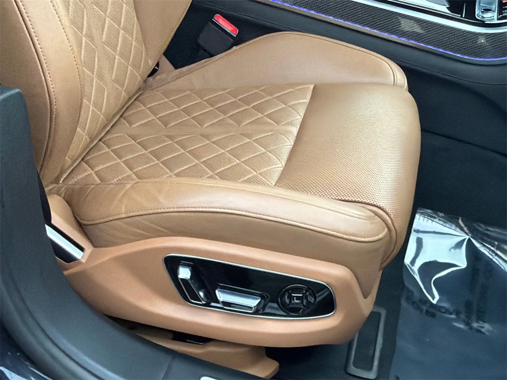 Used 2020 Audi S8 L image 12