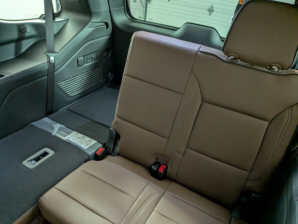 New 2026 Chevrolet Tahoe High Country AWD/4WD image 36