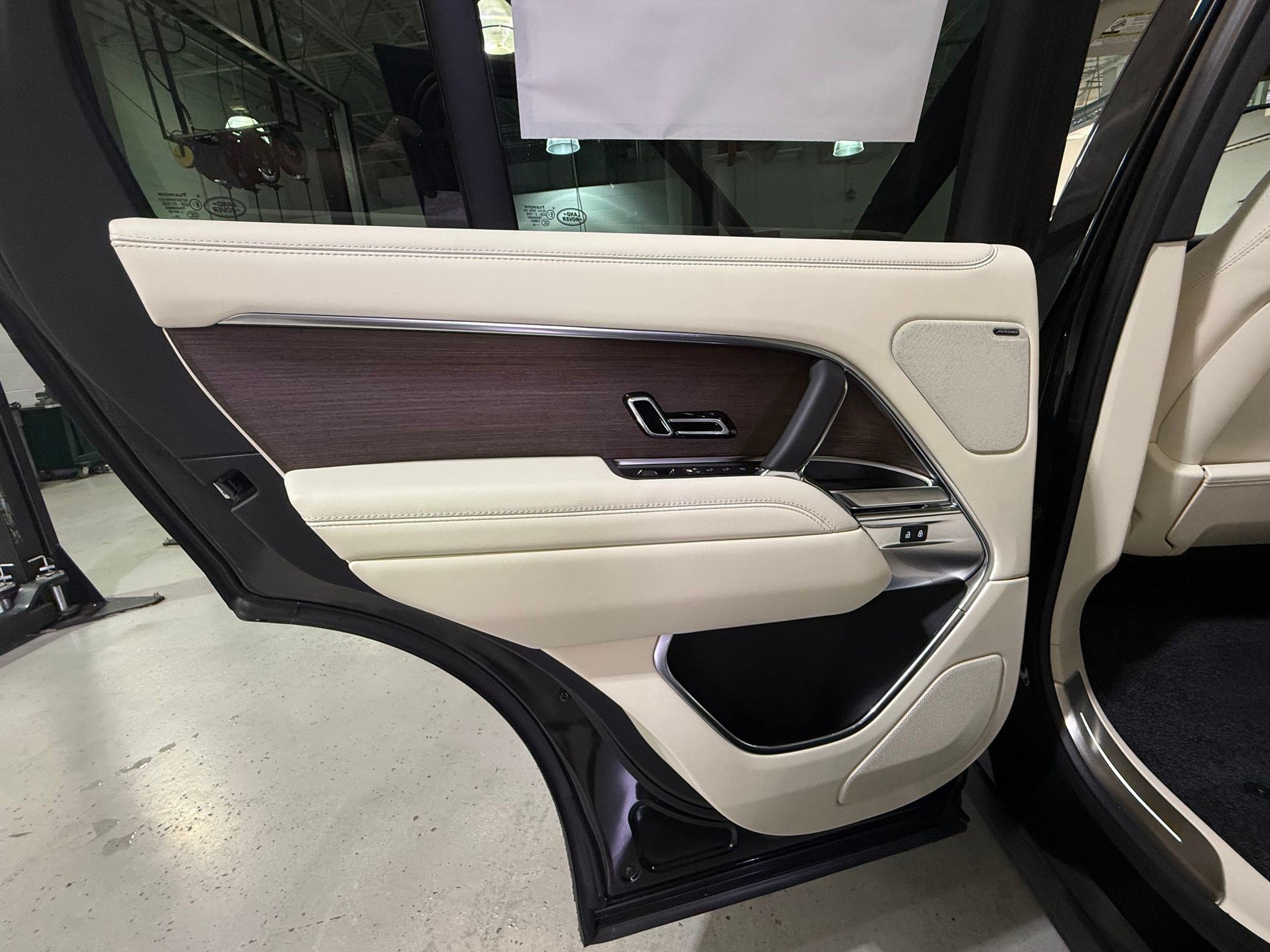 New 2026 Land Rover Range Rover SE AWD/4WD image 29